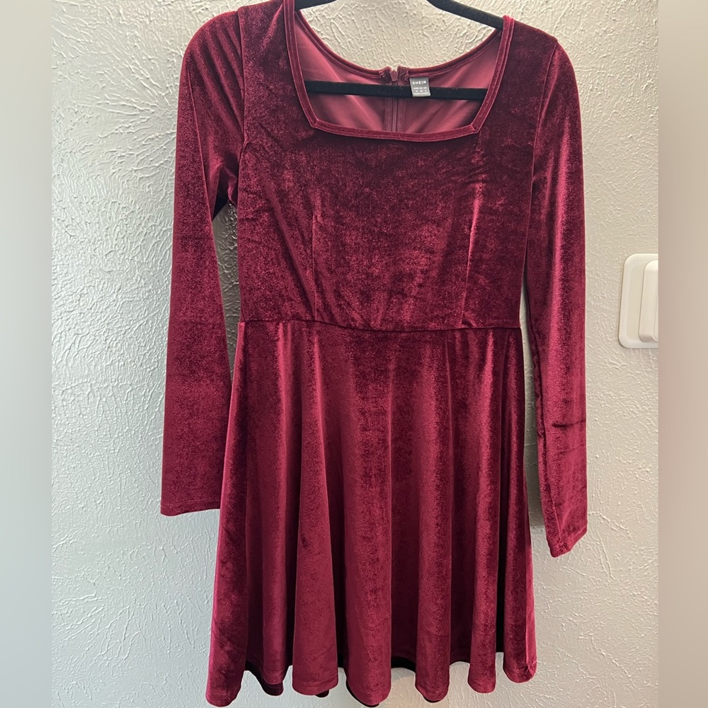 Long sleeve velvet dress size M SHEIN